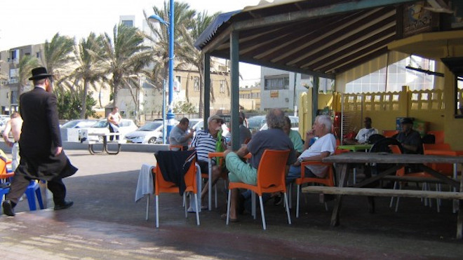 Израильские мужчины в возрасте — аргумент «За»