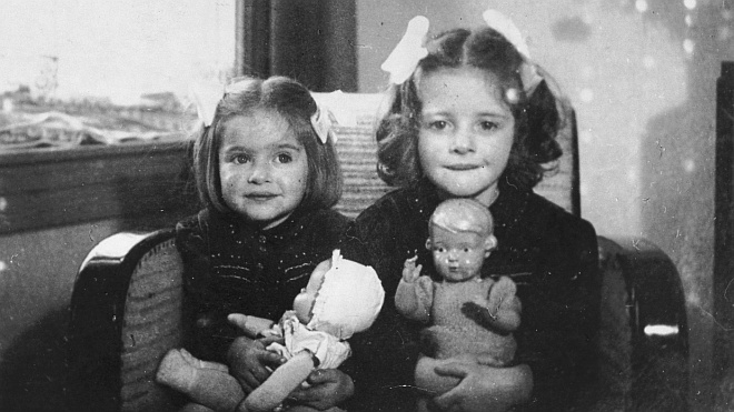 Этим девочкам не суждено было наиграться в свои куклы