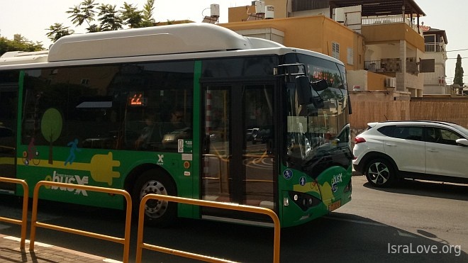 В Хайфе появились электробусы