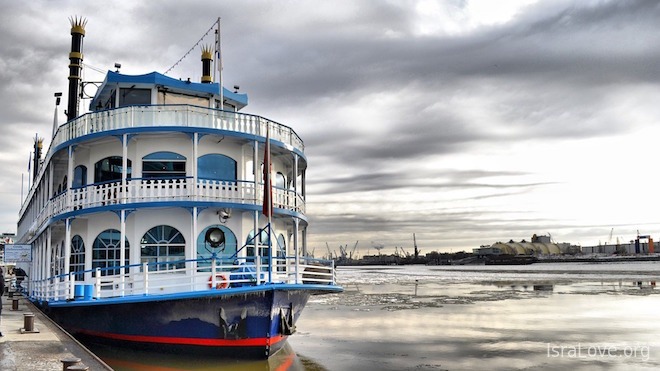 Анекдот о белом пароходе и юридических тонкостях