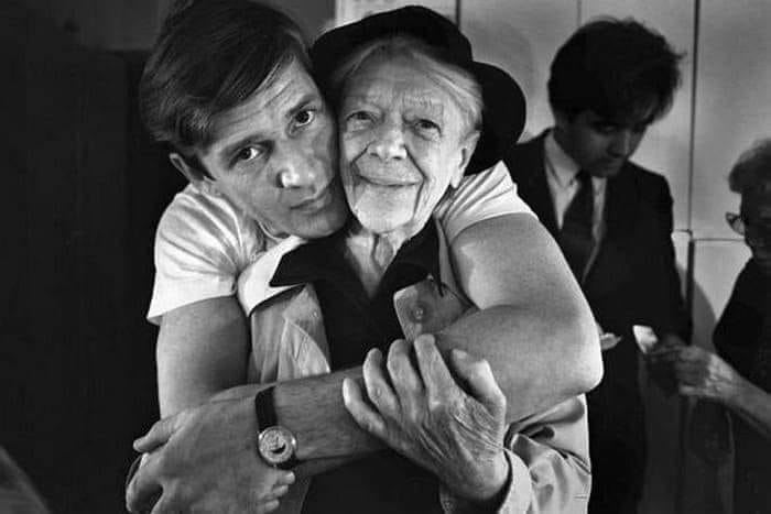 Он стал ее последней привязанностью. Спас ее от отчаяния…