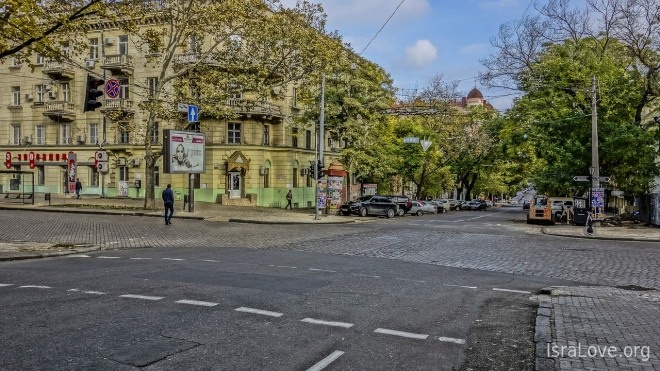 Одесса 50 лет тому назад говорила длинно почти по-книжному