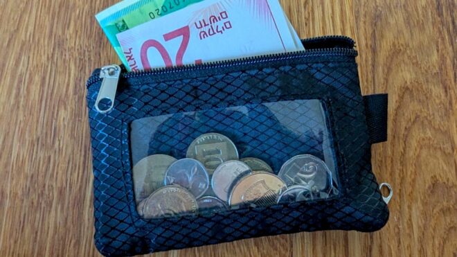 Банк Израиля вводит потолок комиссий: не более 10 шекелей в месяц за обслуживание счёта